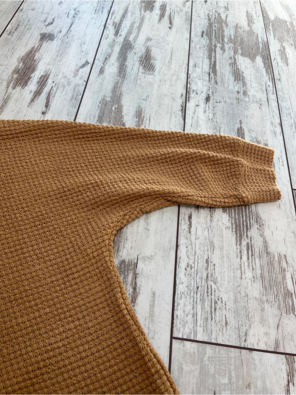 Dokotoo Waffle Knit Long Sleeve Shirt Womens Large NWT Brown Tan Side Slit Tee - Picture 10 of 10